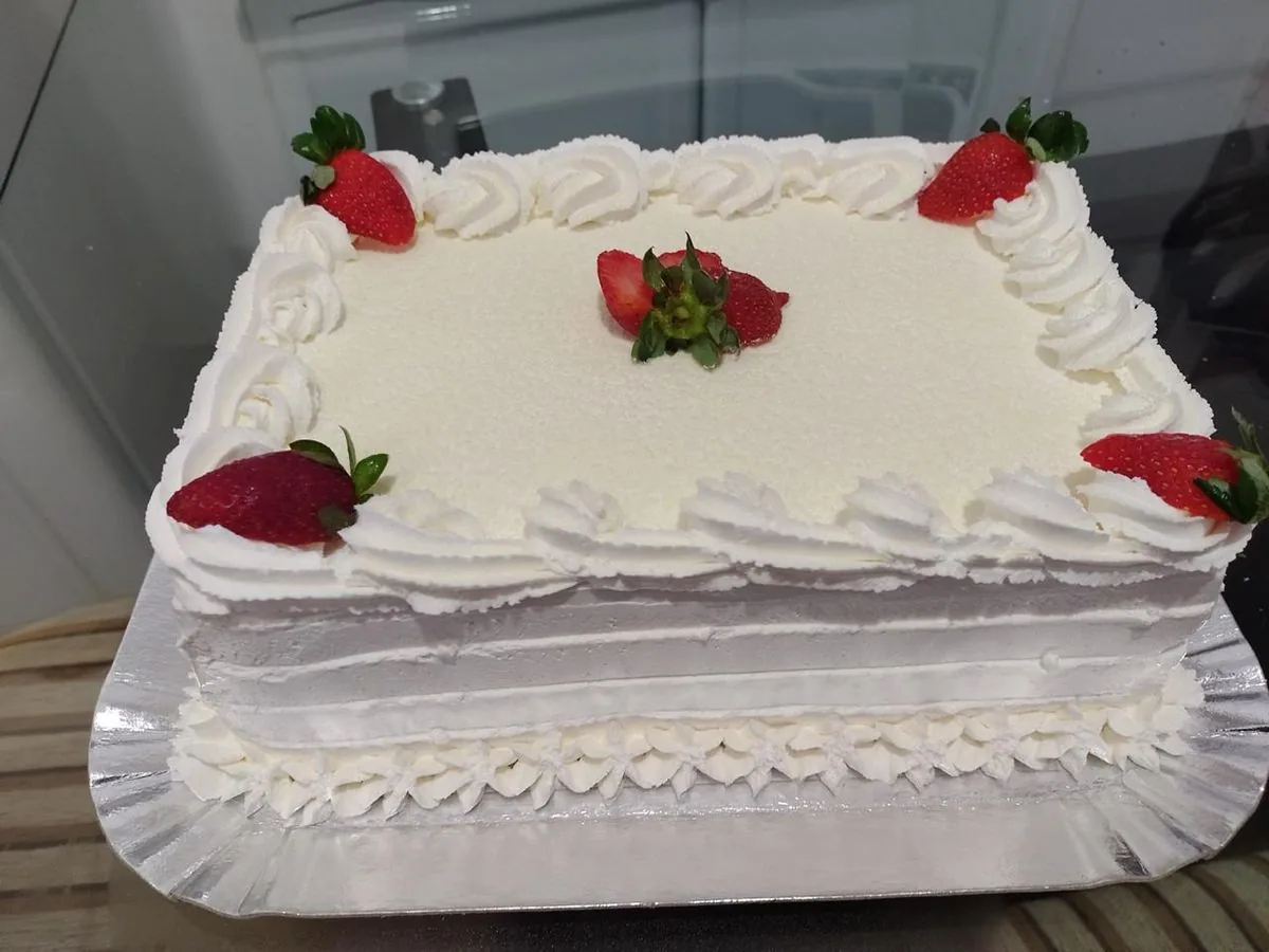 Bolo de morango com chantilly